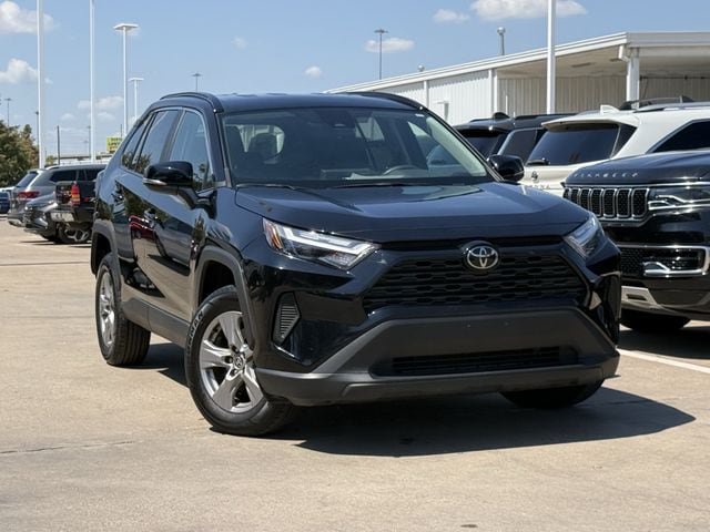 Used 2025 Toyota RAV4 XLE FWD image 2