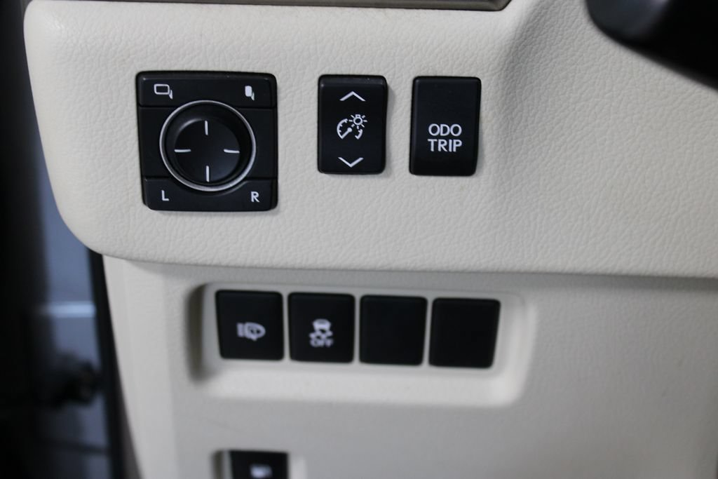 Used 2014 Lexus GX 460 w/ Premium Package AWD/4WD image 40