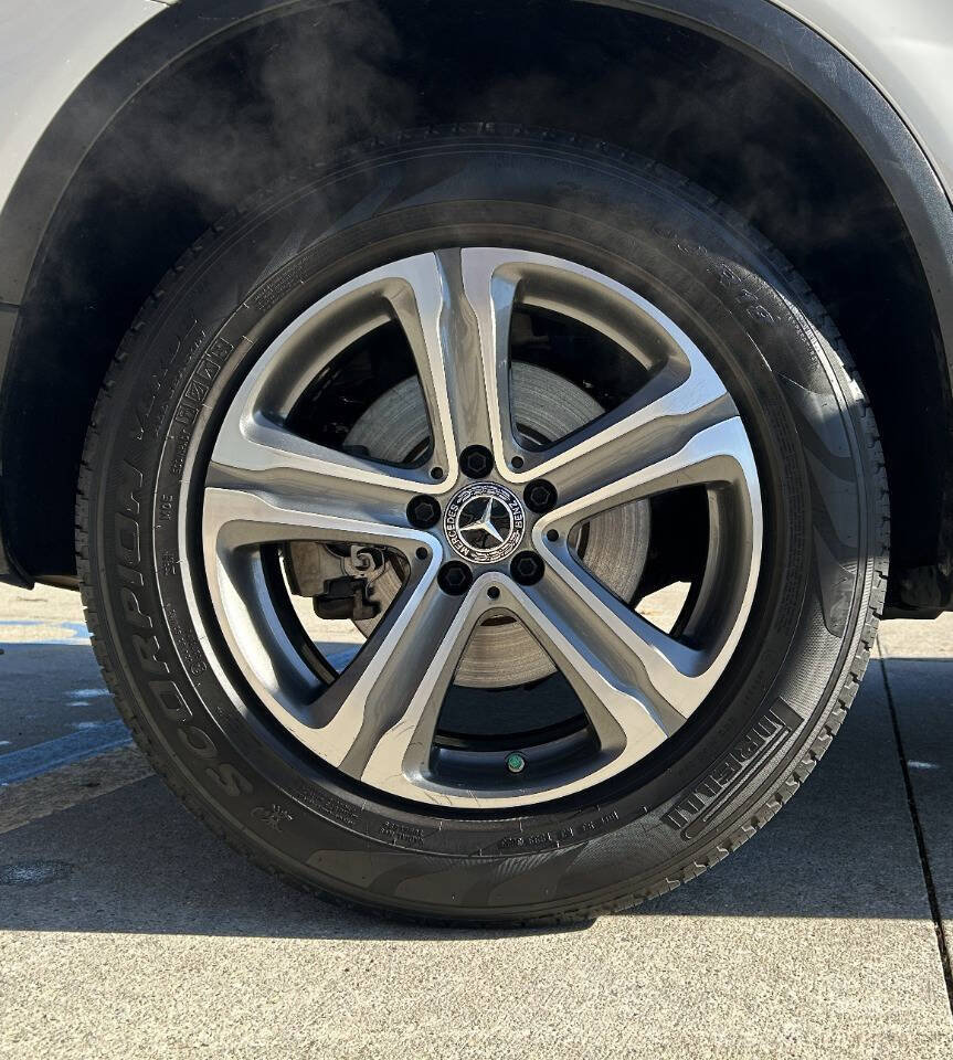 Used 2018 Mercedes-Benz GLC 300 4MATIC image 46