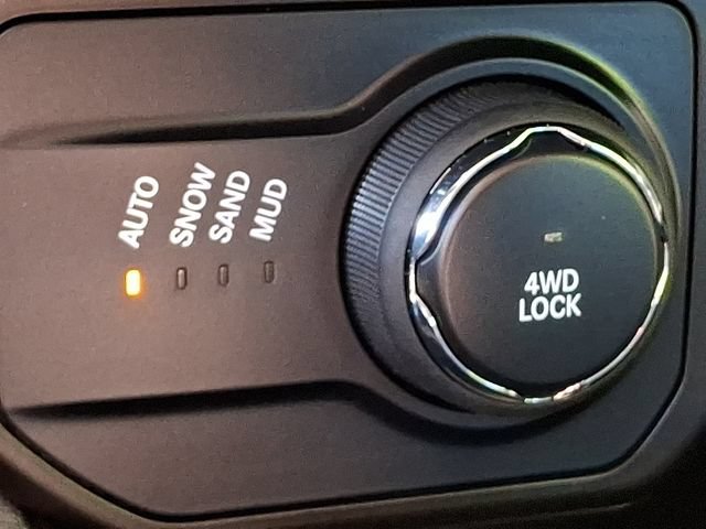 Used 2023 Jeep Renegade Latitude AWD/4WD image 25