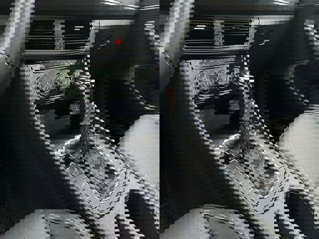 Certified 2023 Volkswagen Jetta SE w/ Panoramic Sunroof Package image 18