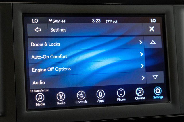 Used 2019 Chrysler Pacifica Touring-L FWD image 34