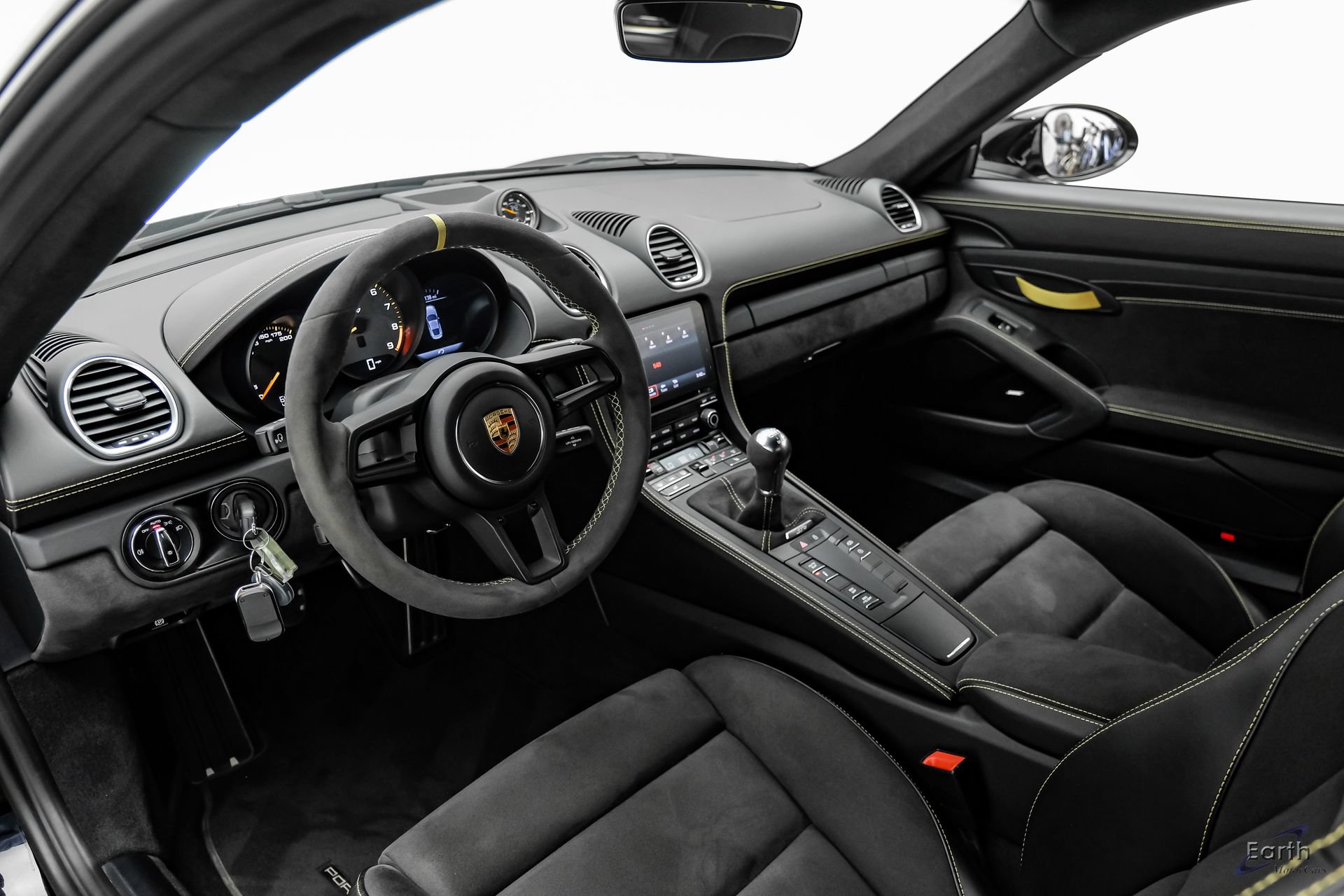 Used 2021 Porsche 718 Cayman GT4 RWD image 3