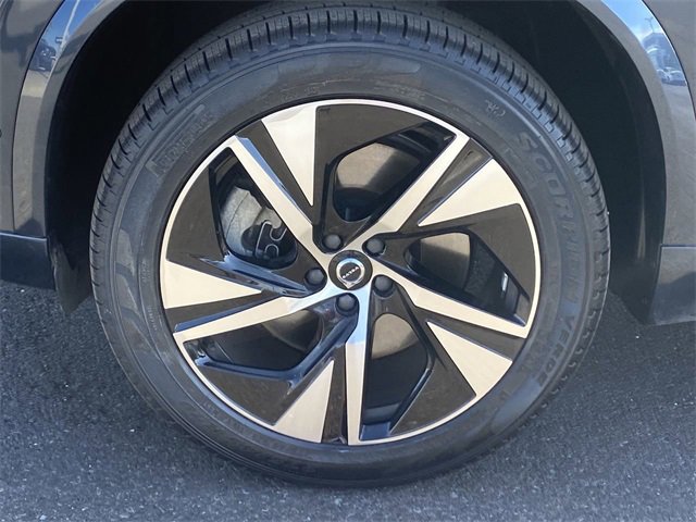 Used 2022 Volvo XC90 T8 R-Design w/ Advanced Package image 11