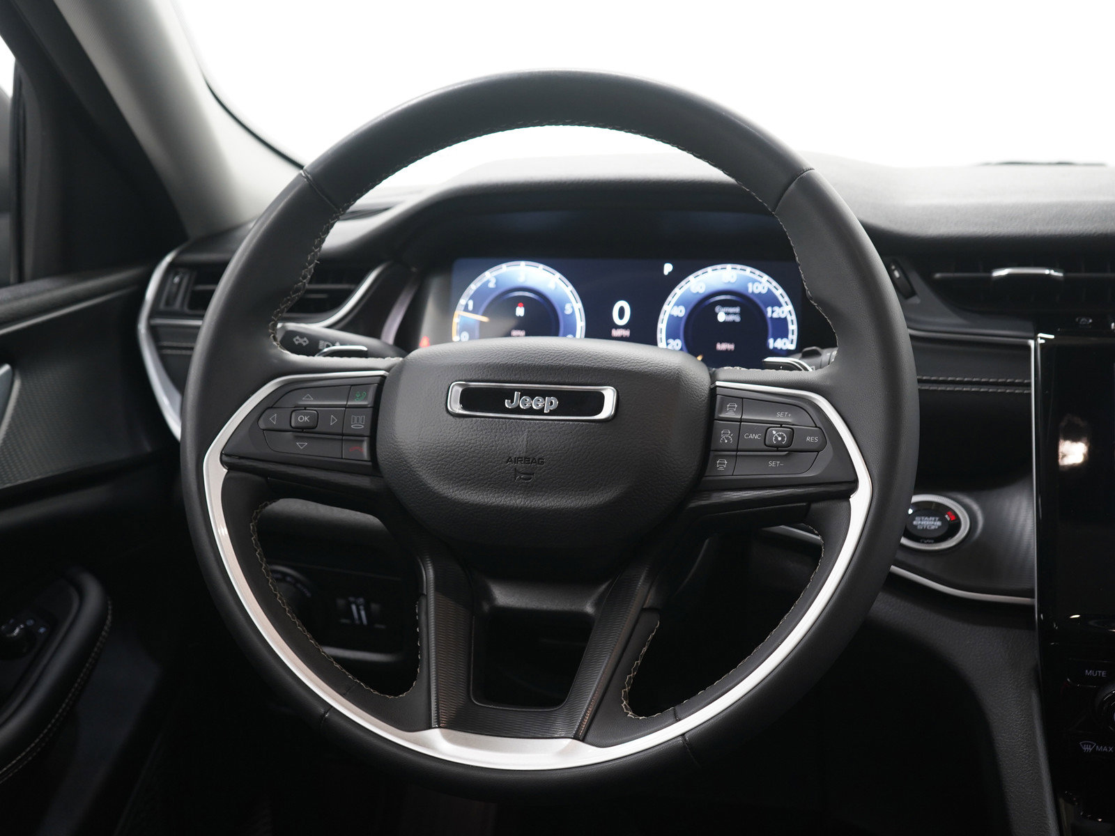 Used 2023 Jeep Grand Cherokee L Laredo image 18