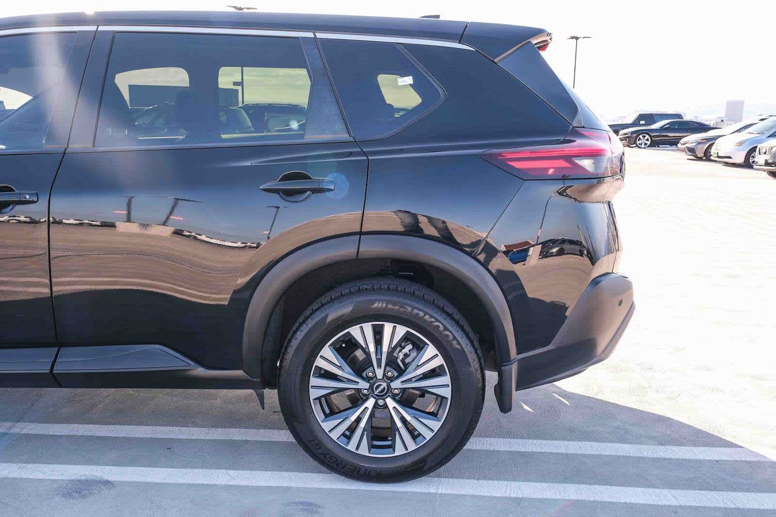 Used 2023 Nissan Rogue SV FWD image 8