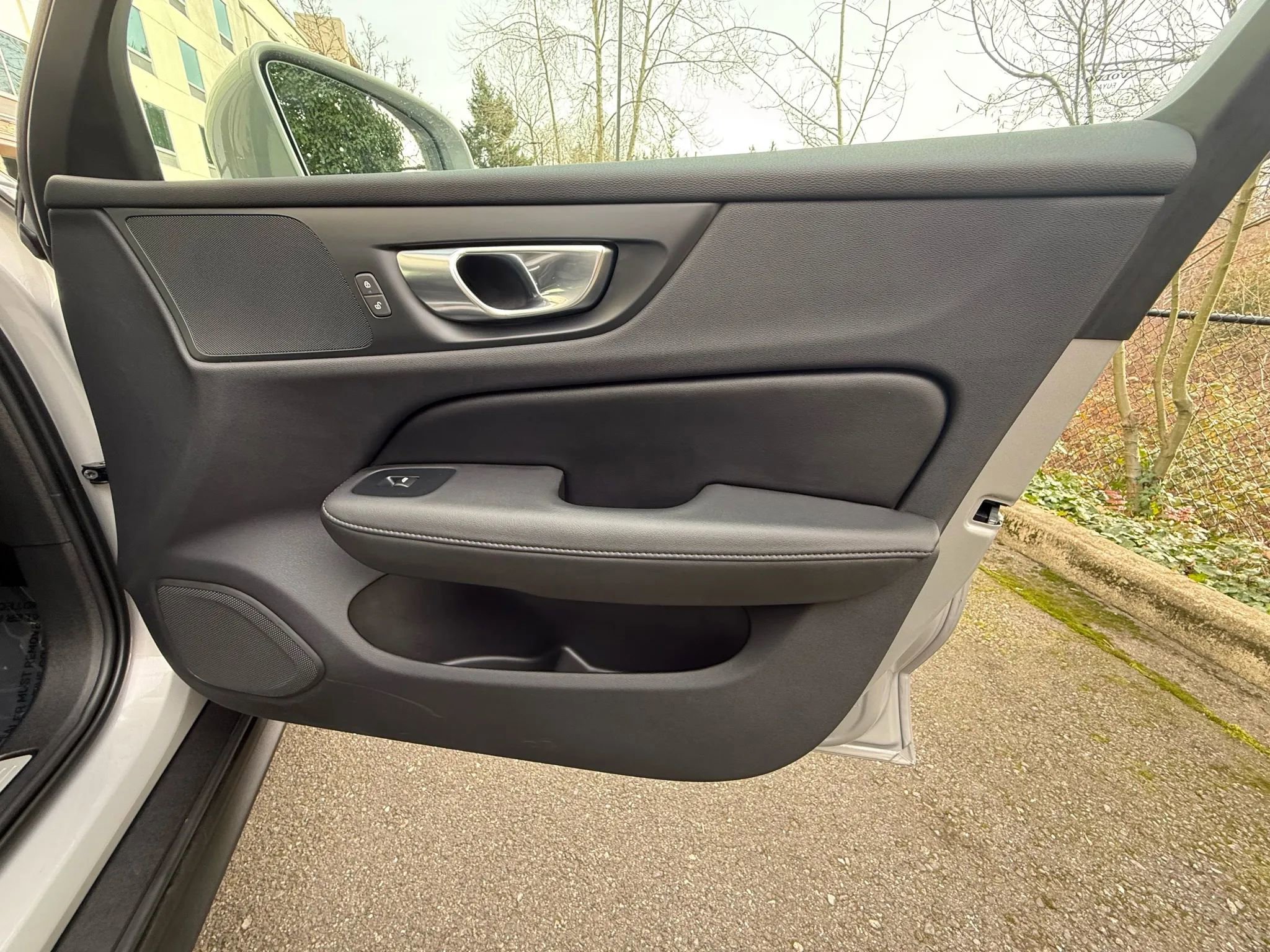 Used 2025 Volvo V60 B5 Cross Country Plus image 29