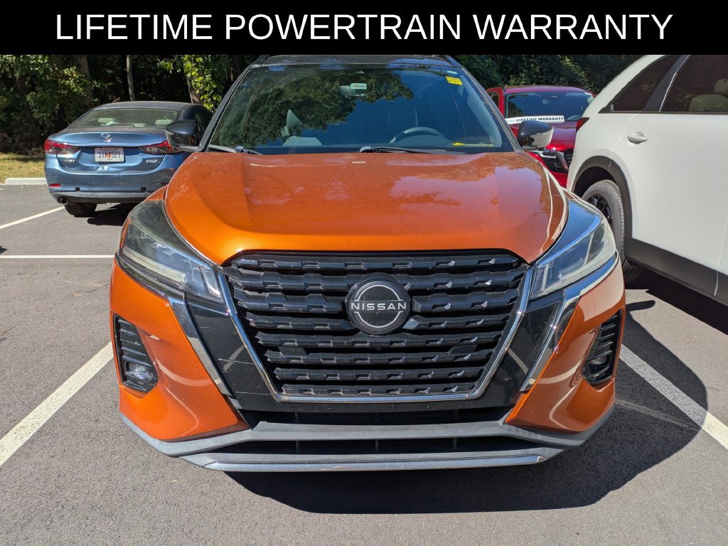 Used 2022 Nissan Kicks SR w/ Premium Package FWD image 2
