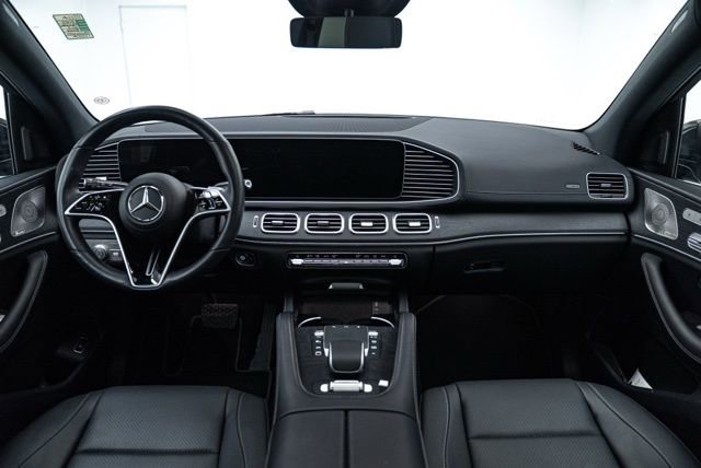 Used 2025 Mercedes-Benz GLS 450 4MATIC image 14