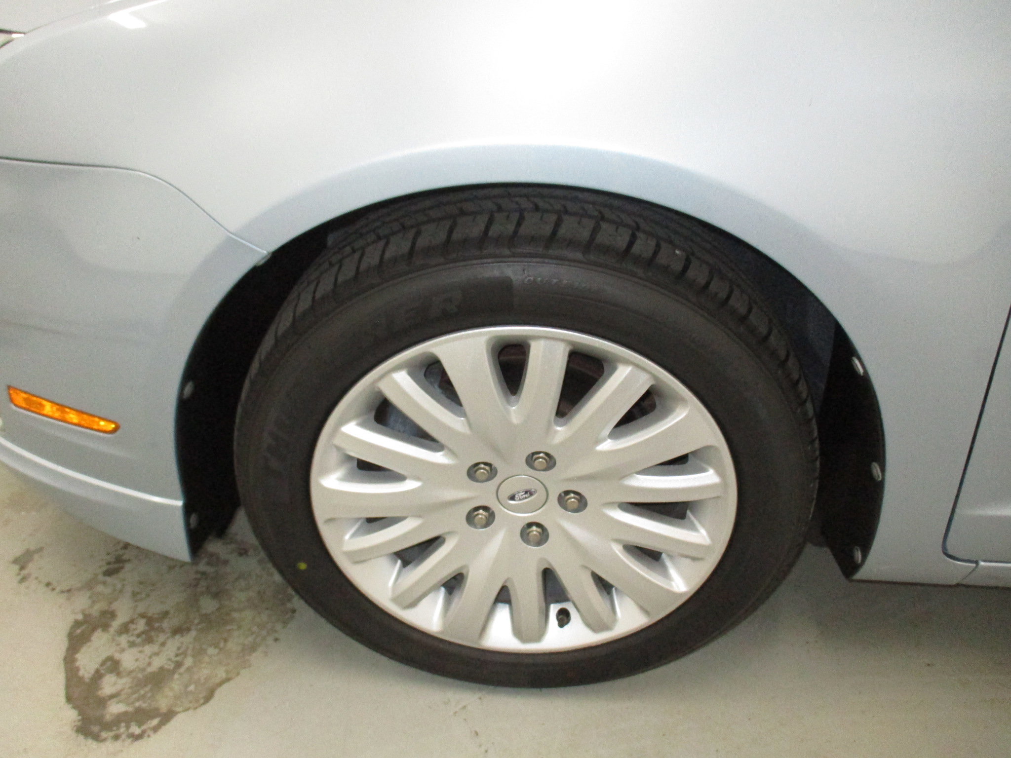 Used 2010 Ford Fusion Hybrid FWD image 4