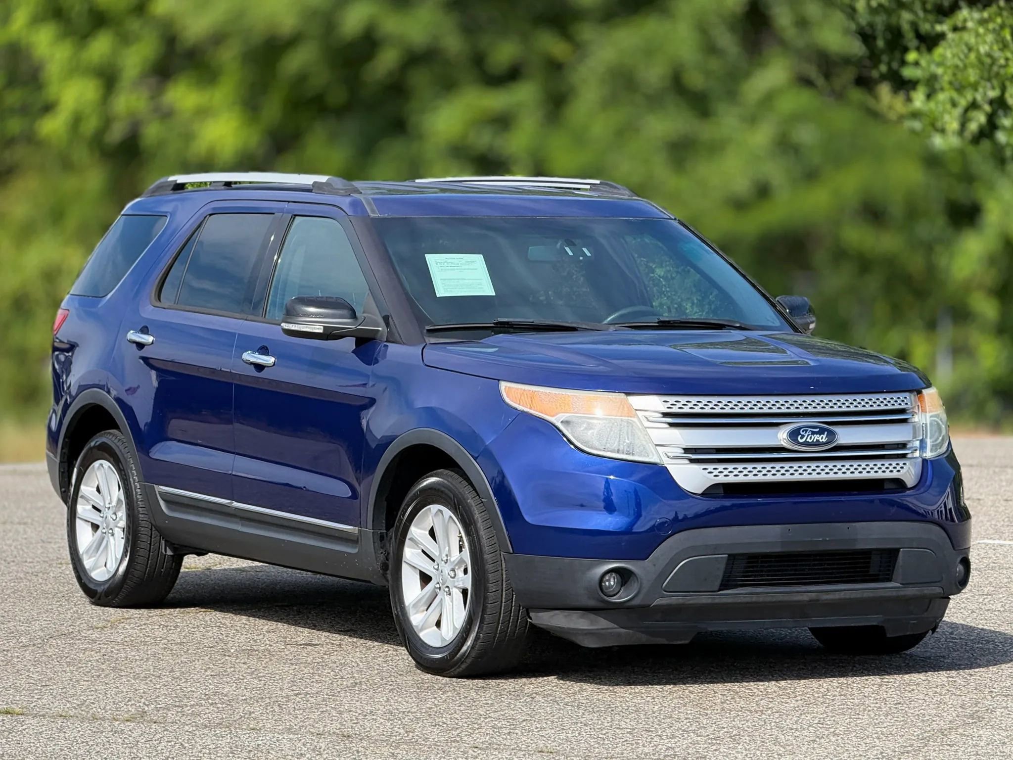 Used 2014 Ford Explorer XLT w/ Equipment Group 202A AWD/4WD image 1