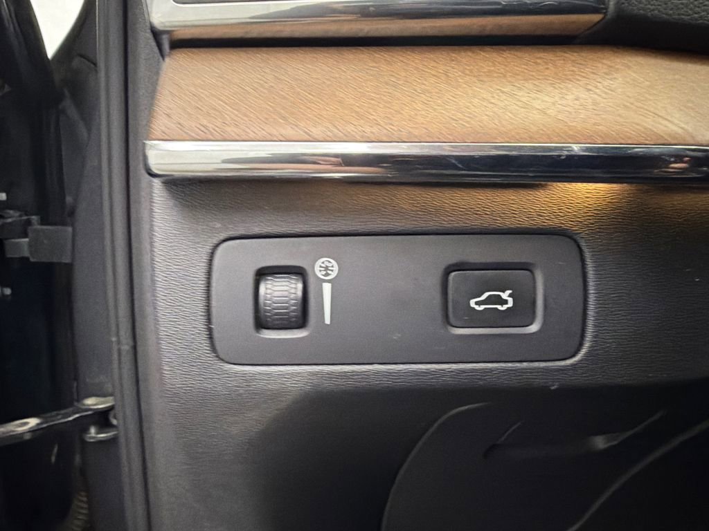 Used 2018 Volvo XC90 T6 Inscription w/ Convenience Package image 35