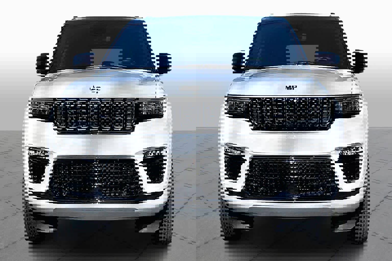 Used 2025 Jeep Grand Cherokee Summit w/ Obsidian Package image 3