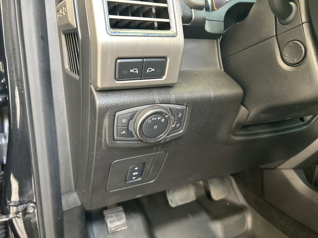 Used 2015 Ford F150 Platinum w/ Equipment Group 701A Luxury image 48