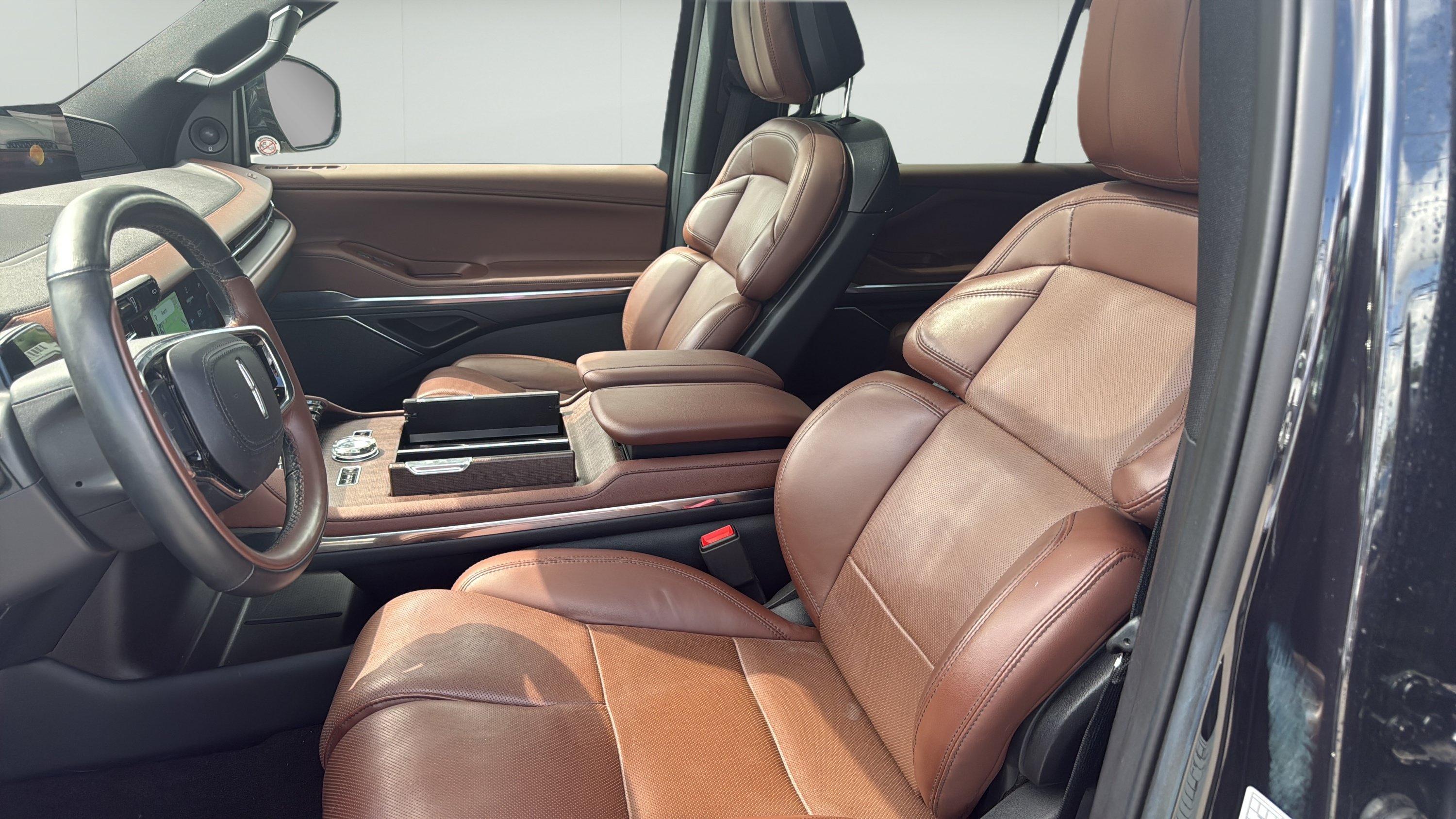 Used 2025 Lincoln Navigator Reserve AWD/4WD image 9