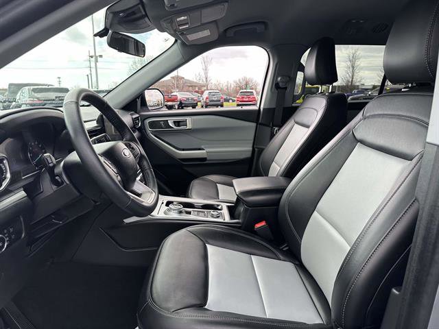 Used 2024 Ford Explorer XLT w/ Equipment Group 202A AWD/4WD image 10