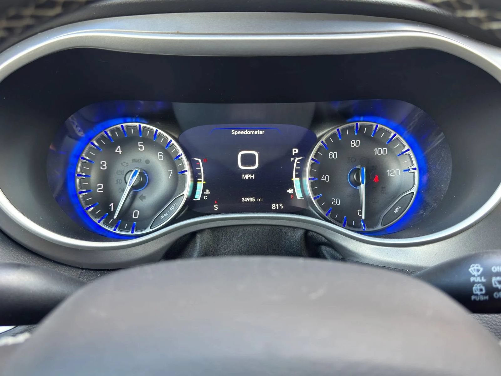 Used 2025 Chrysler Pacifica Select FWD image 15
