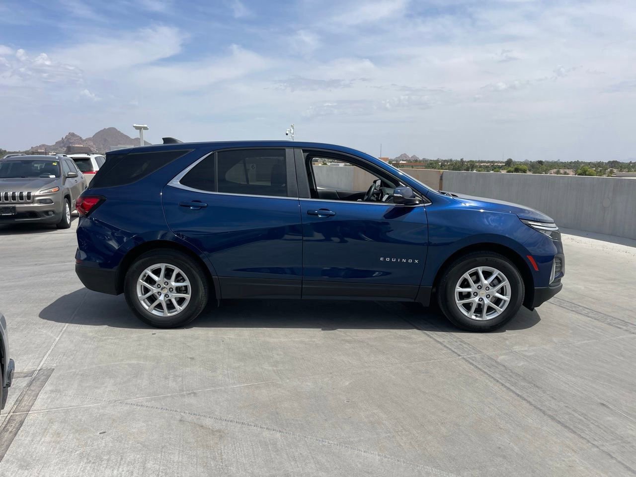 Used 2023 Chevrolet Equinox LT image 3