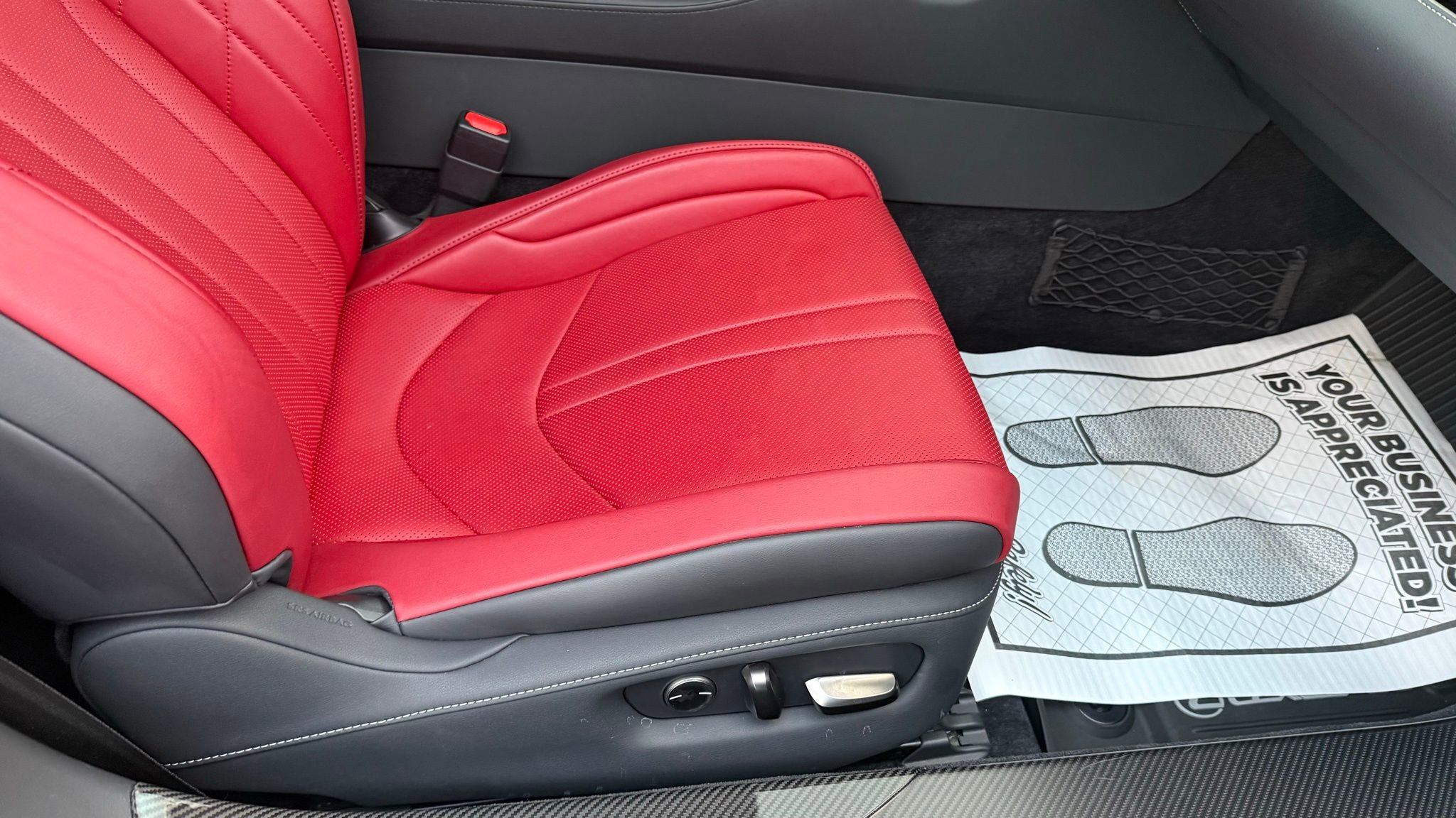 Used 2021 Lexus LC 500 Convertible image 28