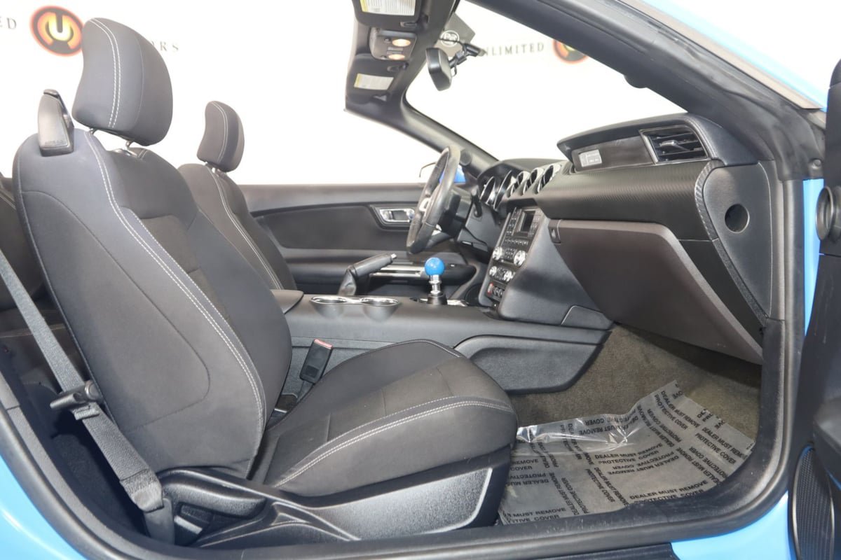 Used 2017 Ford Mustang Convertible RWD image 10