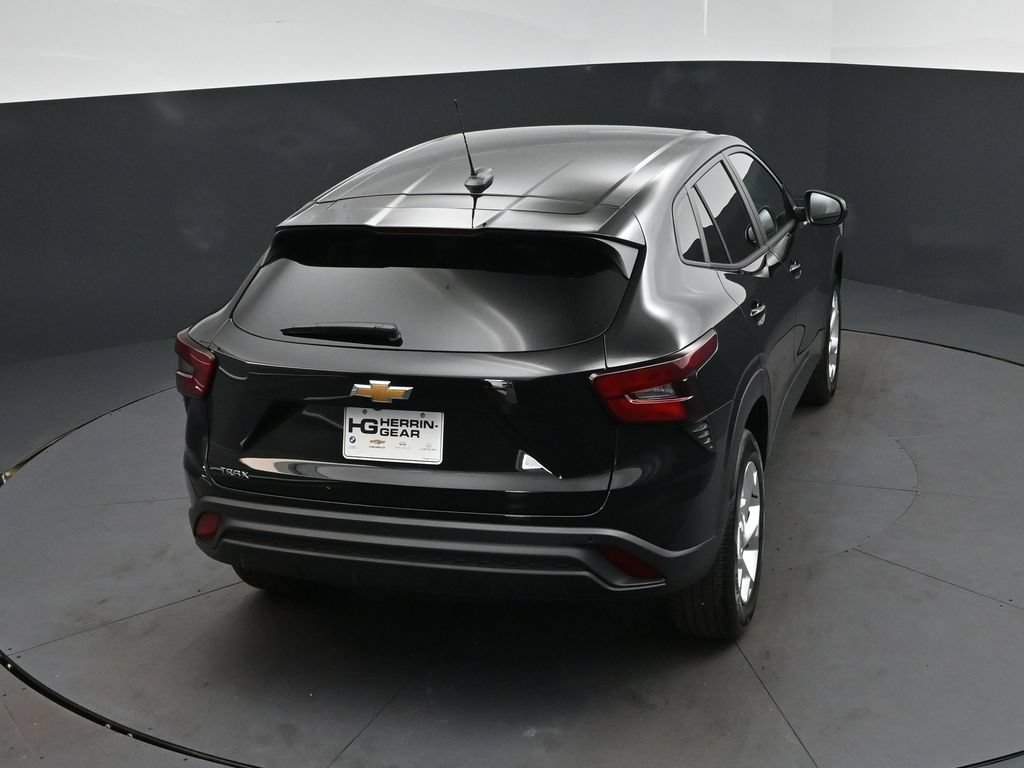 New 2026 Chevrolet Trax LS w/ LS Convenience Package FWD image 34