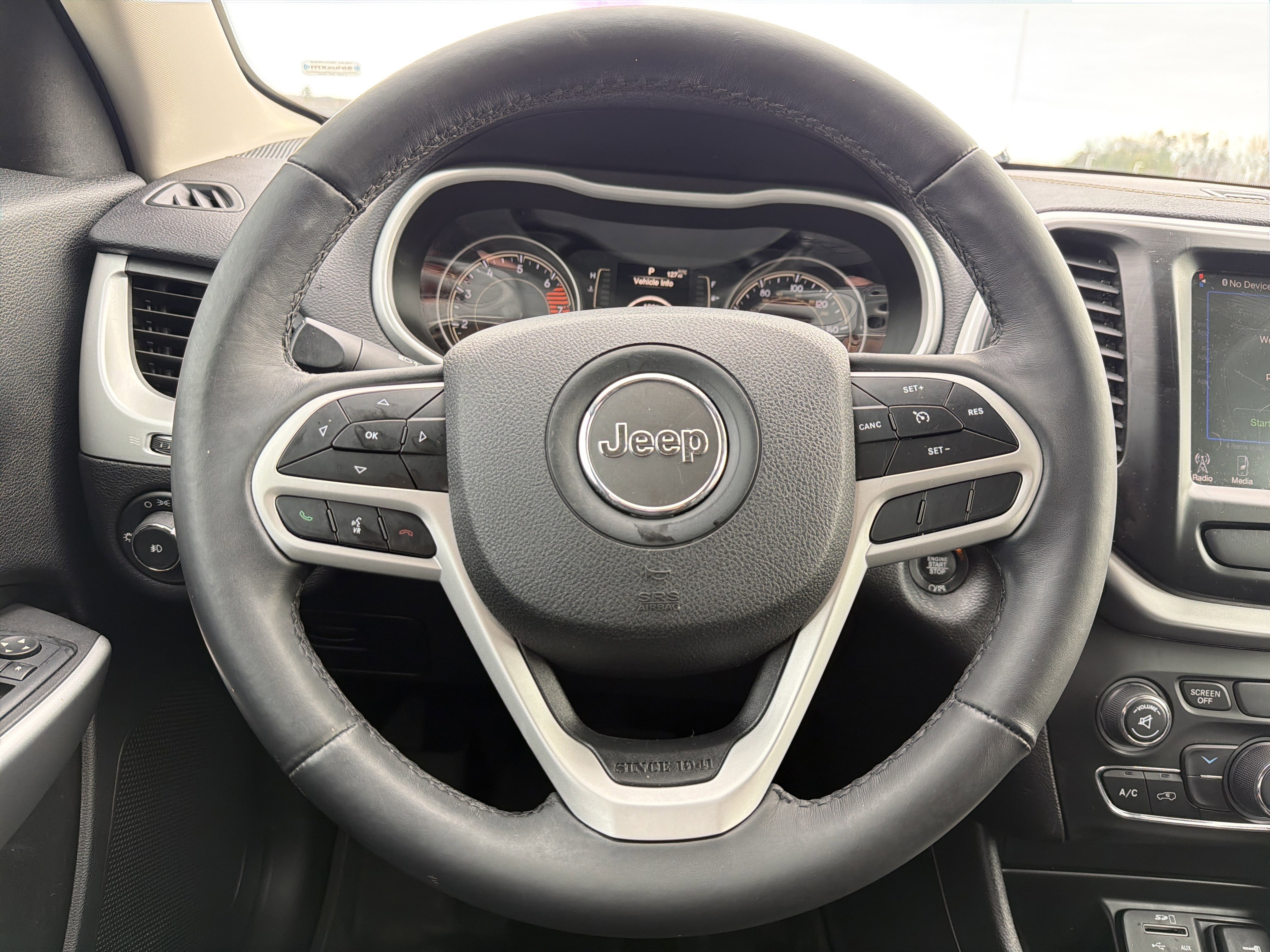 Used 2018 Jeep Cherokee Latitude Plus image 18