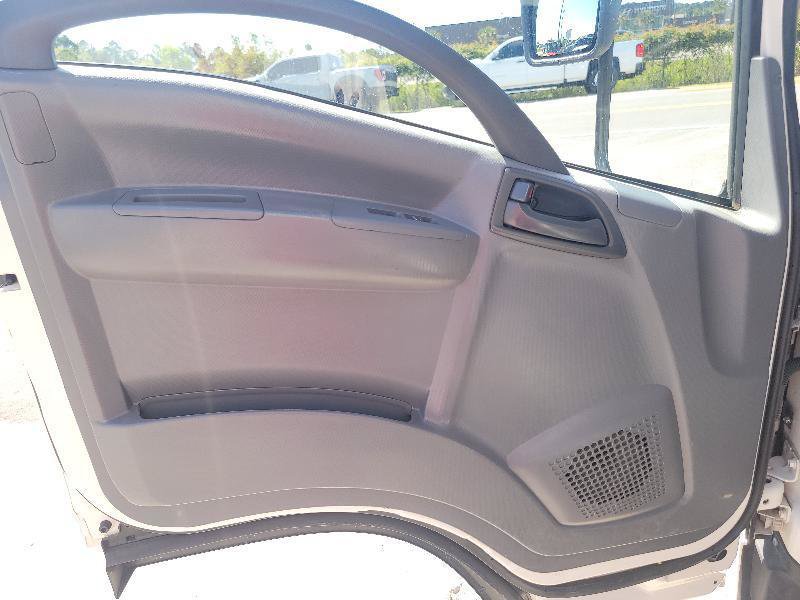 Used 2019 Isuzu NPR RWD image 9