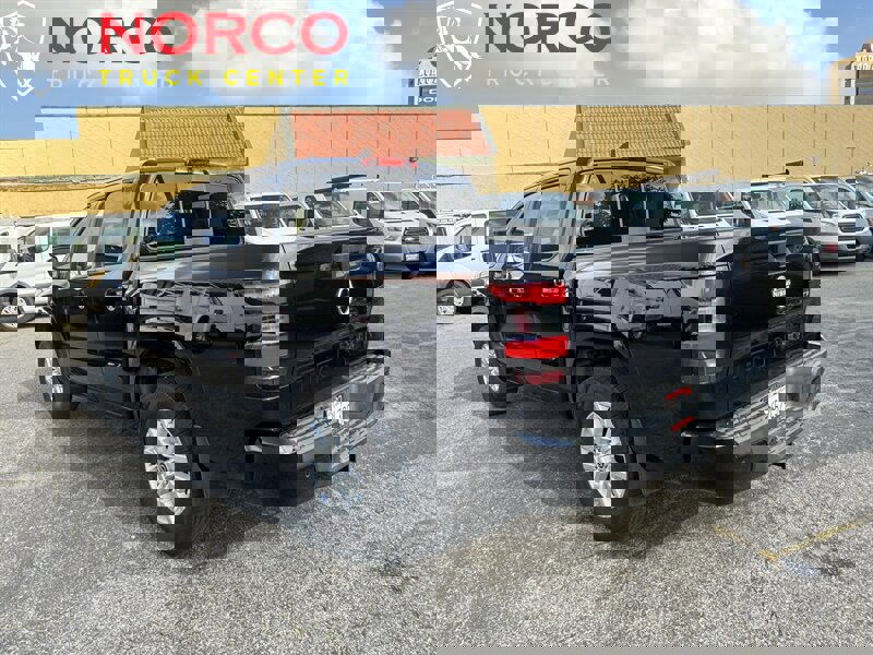 Used 2022 Nissan Frontier SV image 8