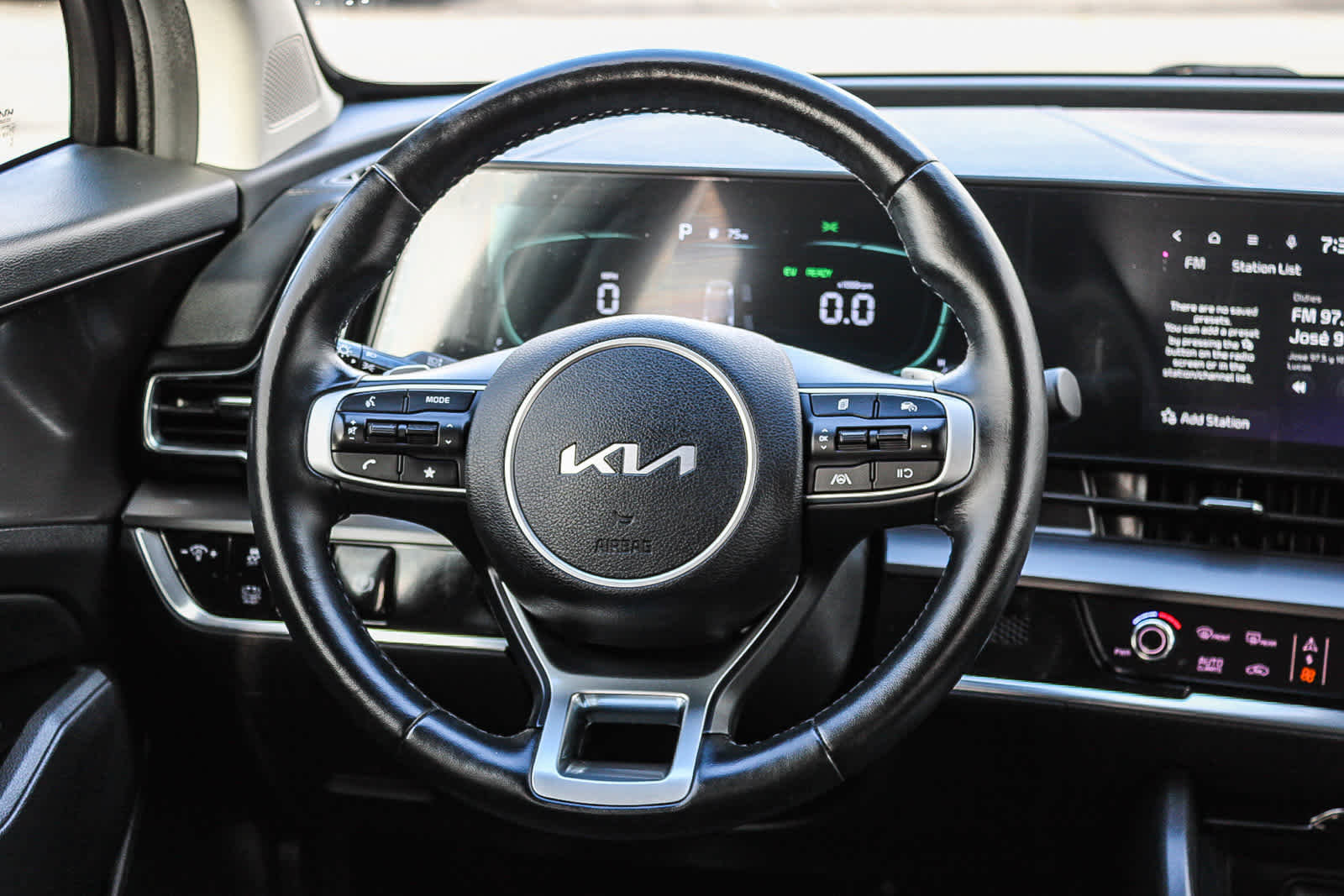 Used 2023 Kia Sportage EX image 15