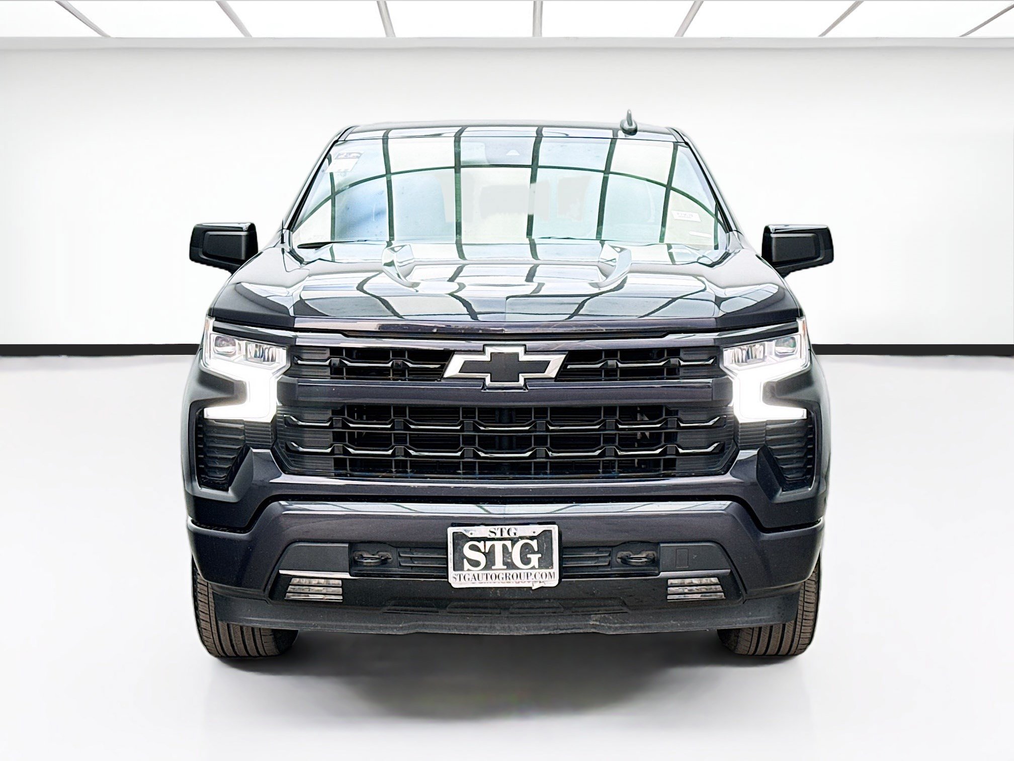 Used 2024 Chevrolet Silverado 1500 RST w/ Convenience Package II AWD/4WD image 2