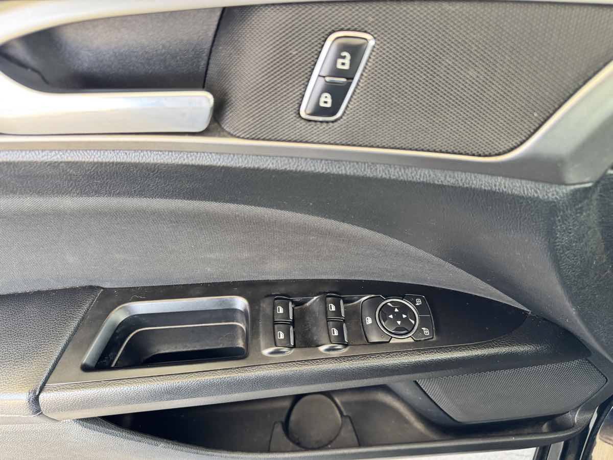 Used 2017 Ford Fusion SE w/ Fusion SE Technology Package FWD image 36