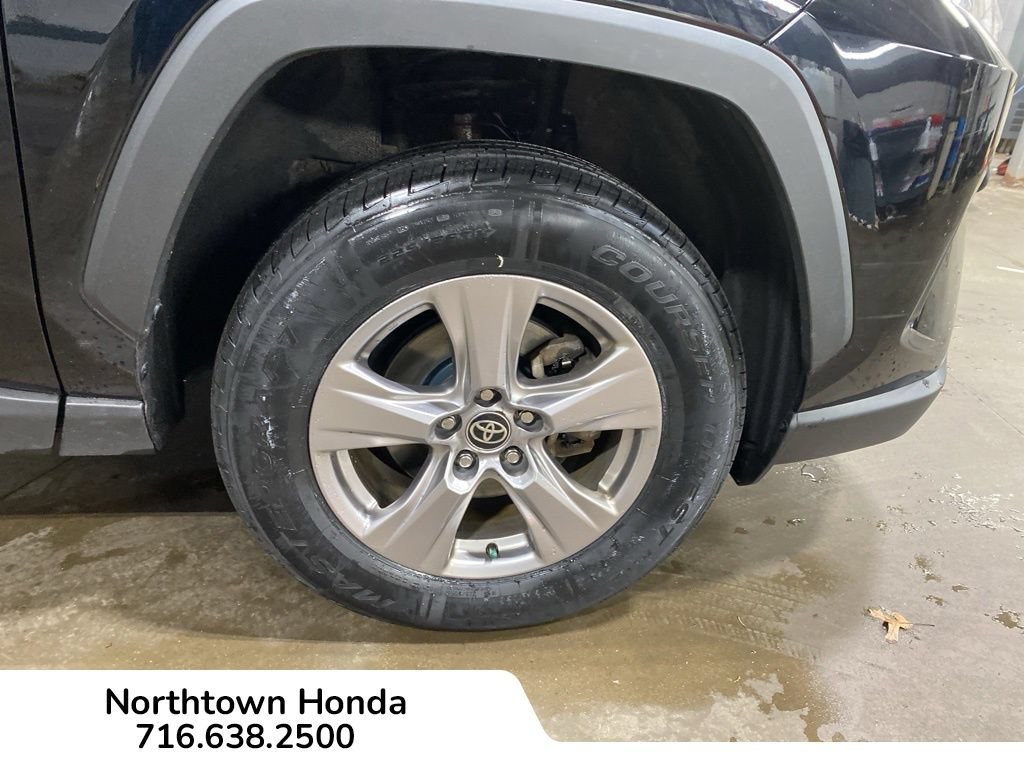 Used 2023 Toyota RAV4 XLE AWD/4WD image 11