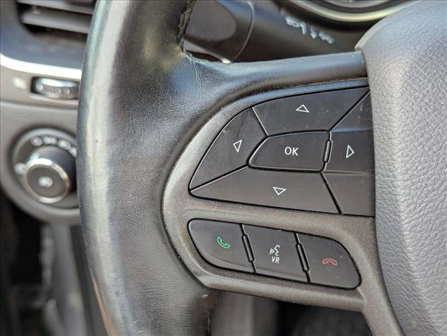 Used 2019 Jeep Cherokee Trailhawk AWD/4WD image 11