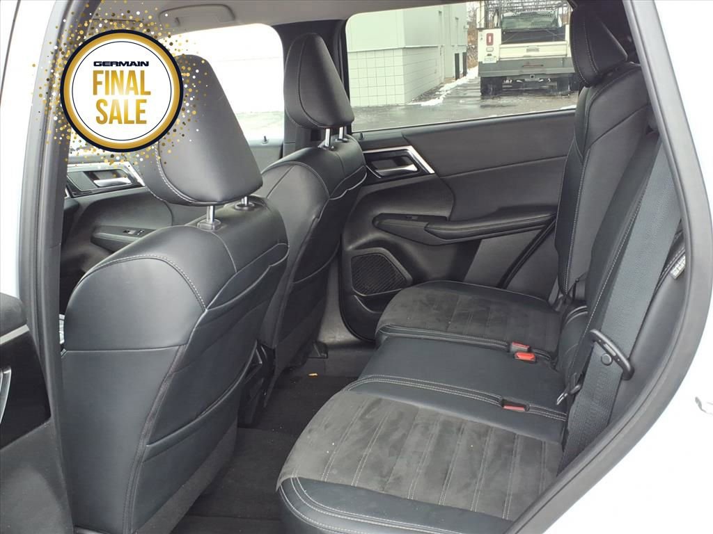 Used 2024 Mitsubishi Outlander SE image 9
