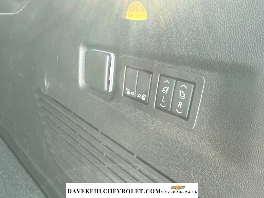 Used 2025 Chevrolet Suburban High Country AWD/4WD image 34
