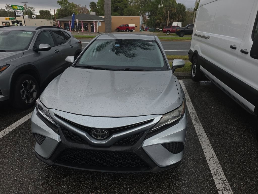 Used 2019 Toyota Camry SE image 2