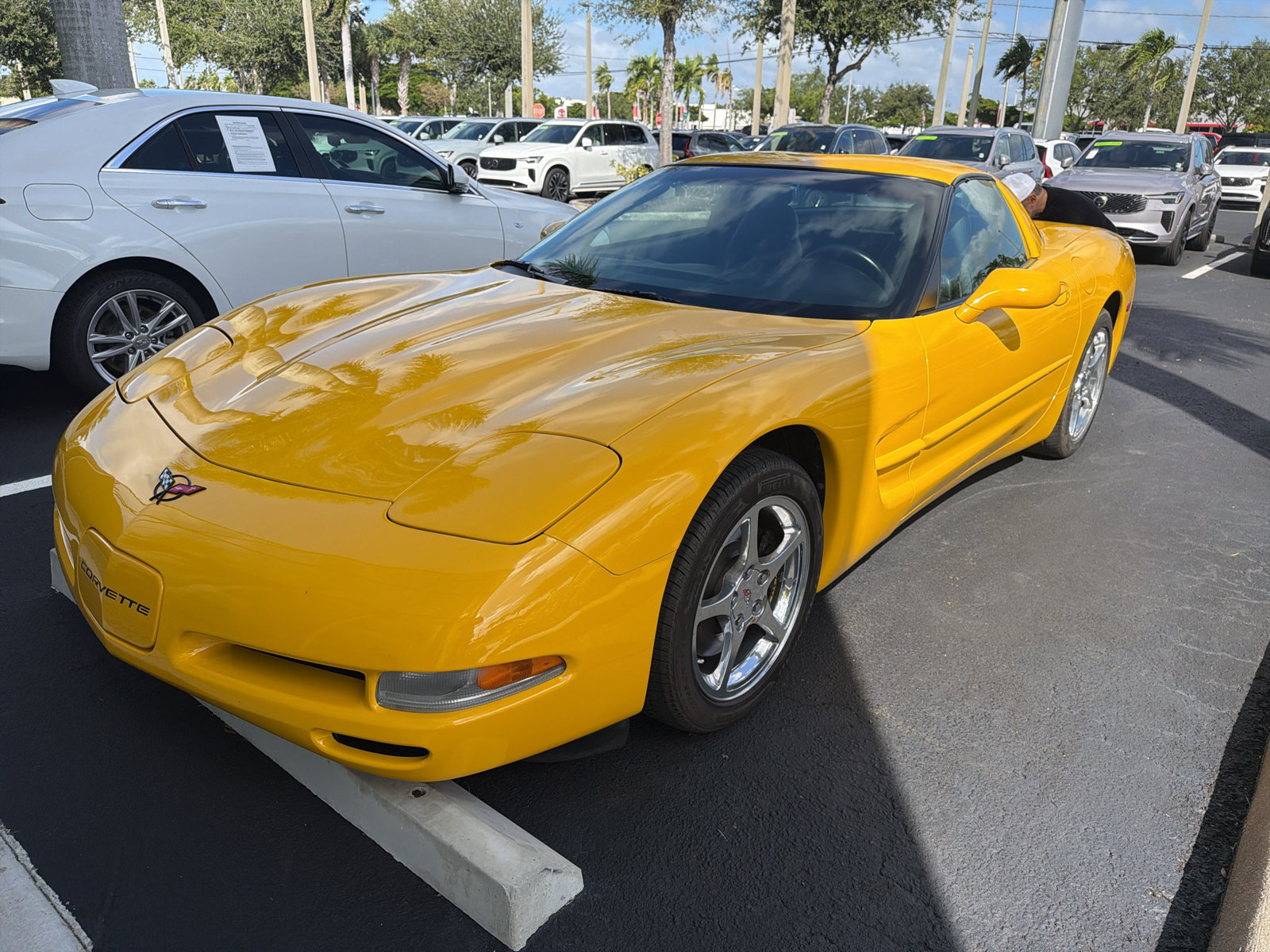Used 2001 Chevrolet Corvette Coupe w/ Preferred Equipment Group1 RWD image 3