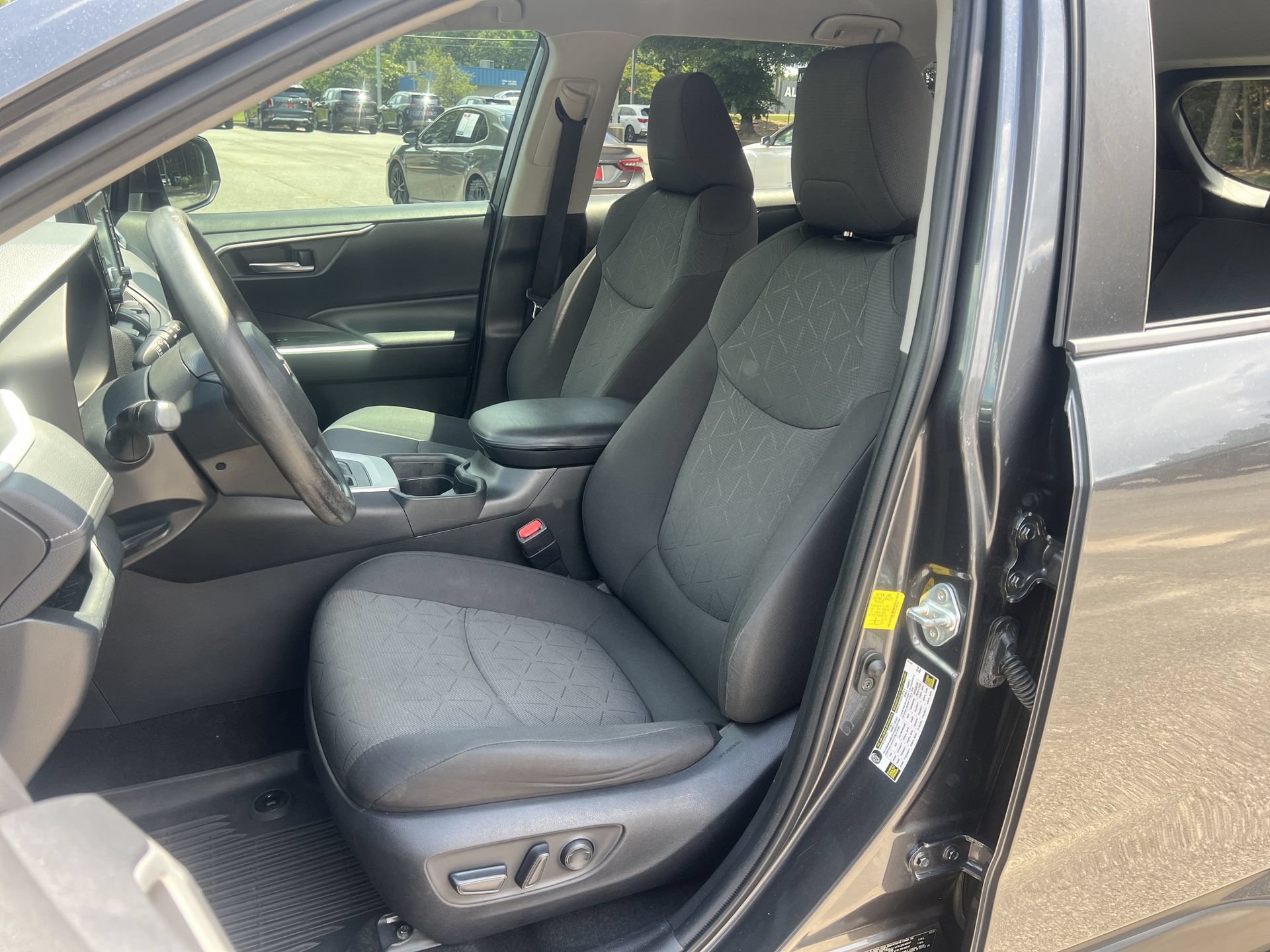 Used 2020 Toyota RAV4 XLE FWD image 16