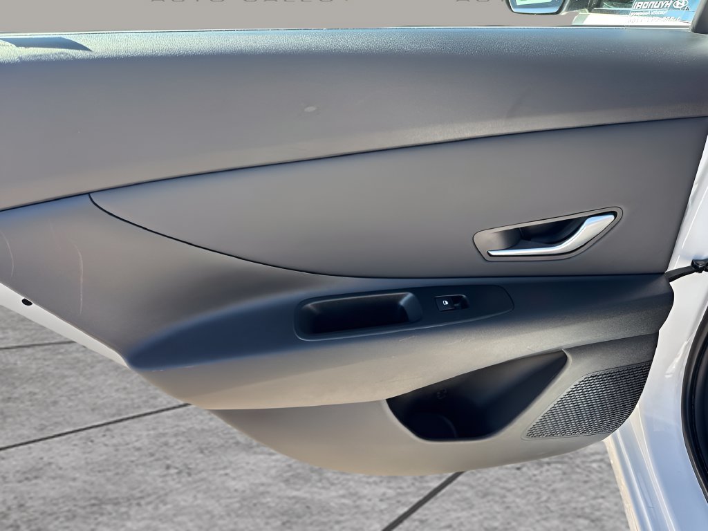 Used 2025 Hyundai Elantra SEL FWD image 27