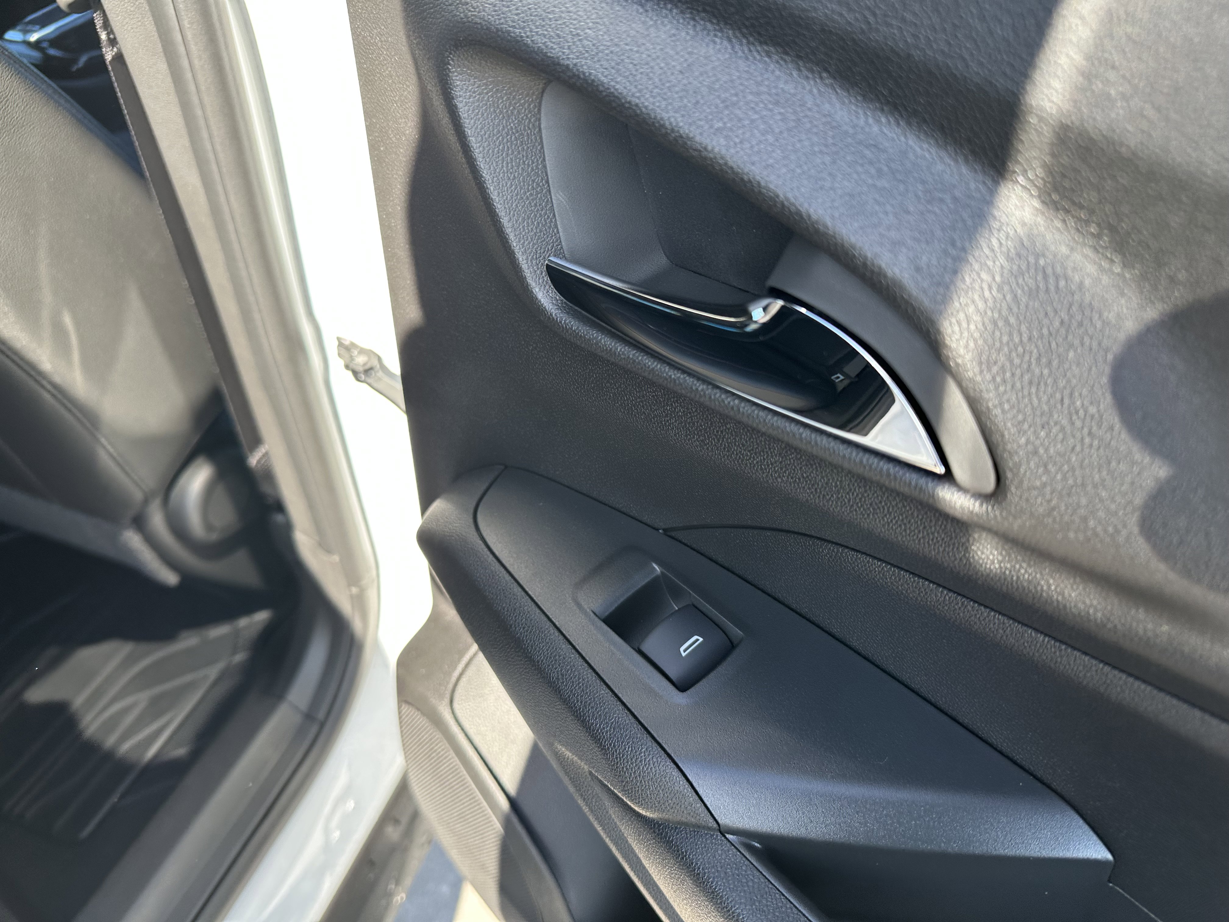 New 2026 Chevrolet Trax RS w/ Driver Confidence Package image 43