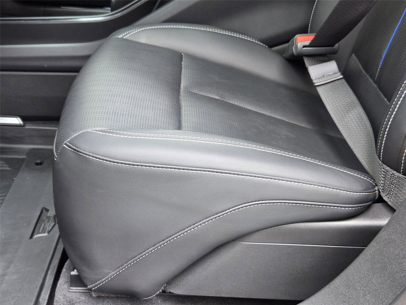Certified 2025 Cadillac Lyriq Luxury w/ LPO, Floor Liner Package AWD/4WD image 28