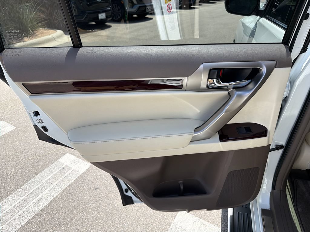 Used 2017 Lexus GX 460 Premium AWD/4WD image 34
