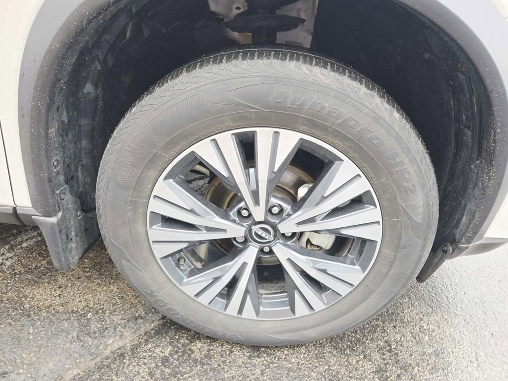 Used 2023 Nissan Rogue SV image 16