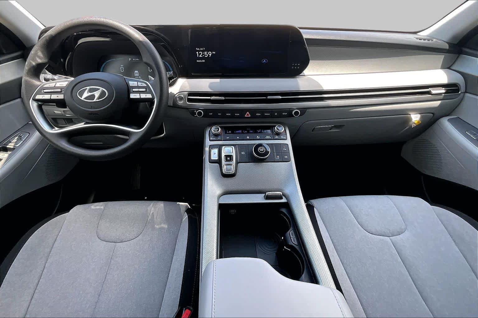 Used 2025 Hyundai Palisade SE FWD image 15