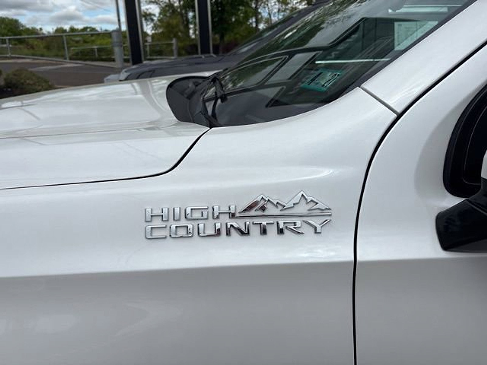 Used 2024 Chevrolet Suburban High Country AWD/4WD image 3