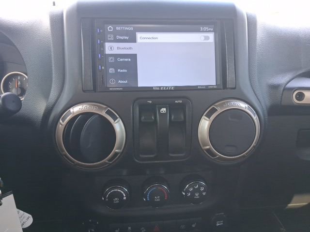 Used 2016 Jeep Wrangler Sahara AWD/4WD image 18