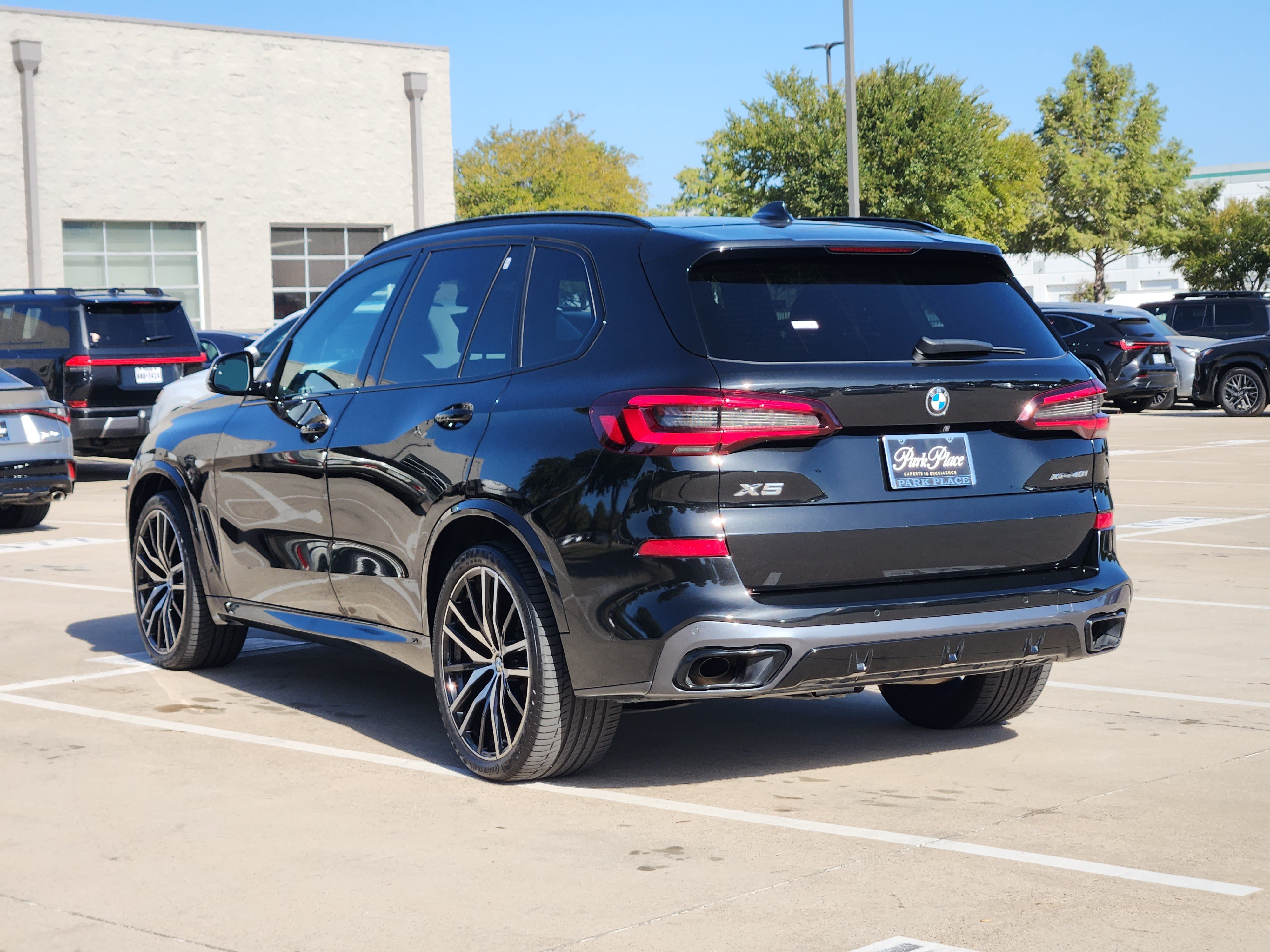 Used 2022 BMW X5 xDrive40i w/ M Sport Package AWD/4WD image 4