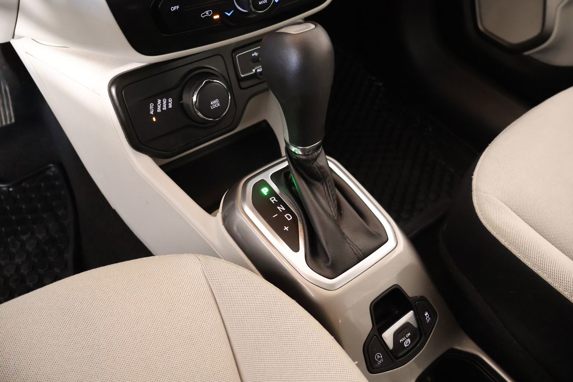 Used 2022 Jeep Renegade Latitude w/ Convenience Group image 10