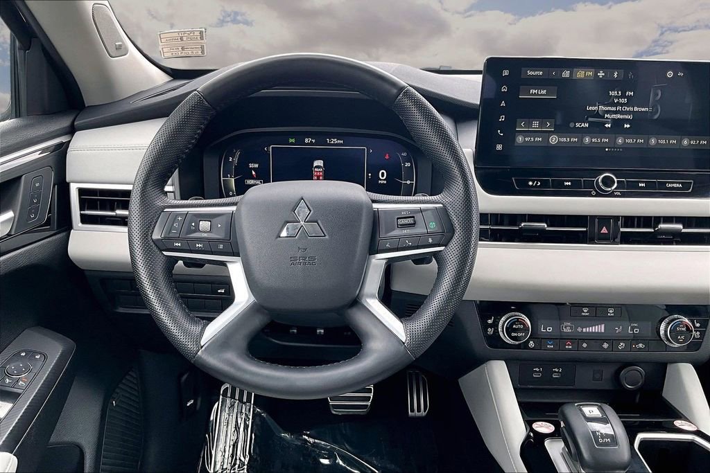 Used 2025 Mitsubishi Outlander SEL FWD image 8