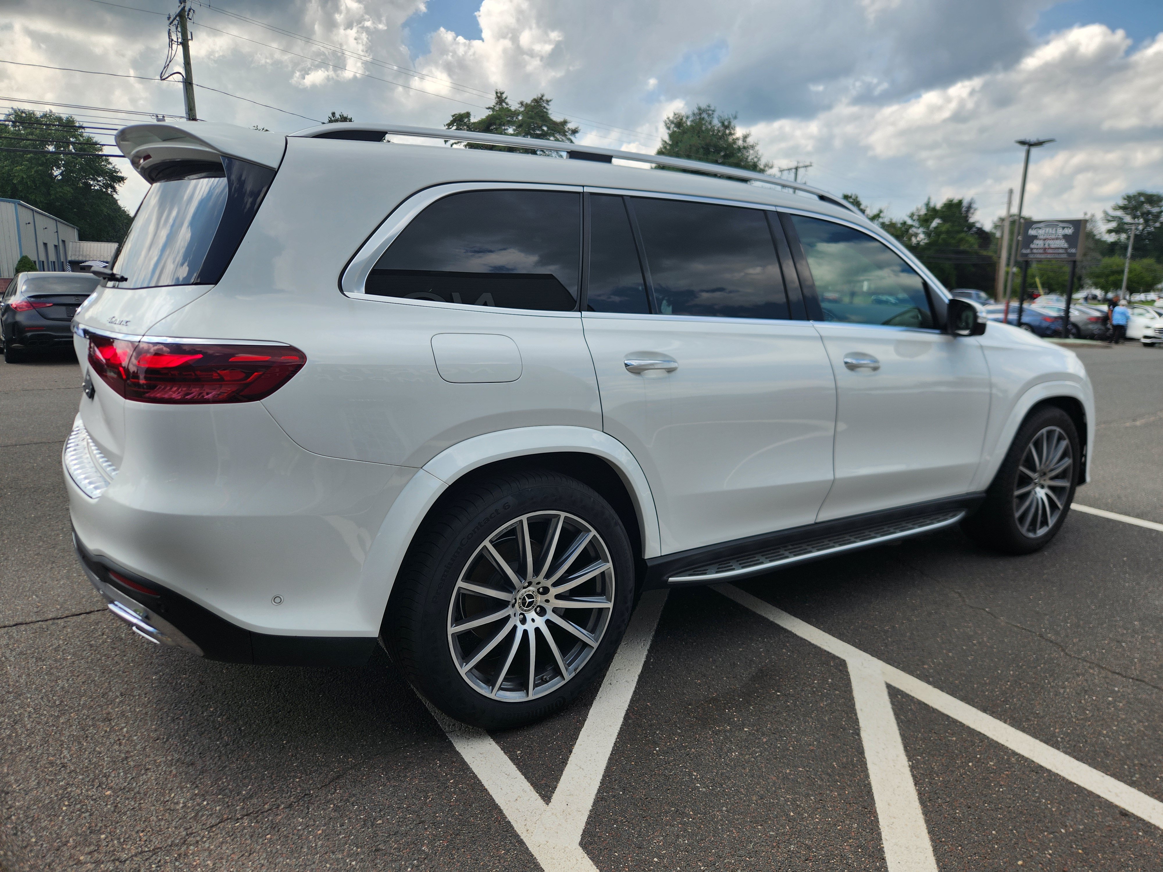 Used 2024 Mercedes-Benz GLS 450 4MATIC w/ AMG Line Exterior image 9